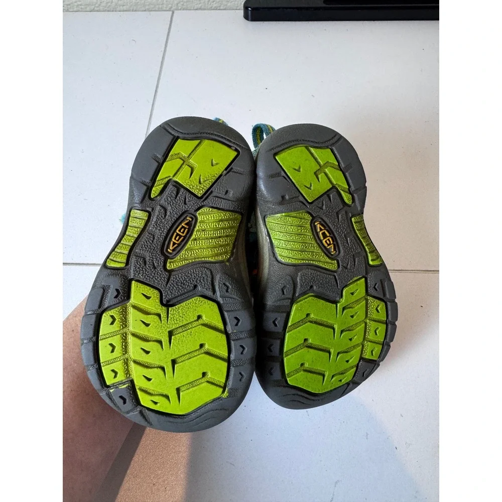KEEN Newport H2 Sandals Kids 5 Teal Purple Striped Waterproof Outdoor Gorpcore‎